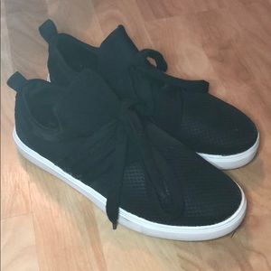 Brash Black Tennis Shoes